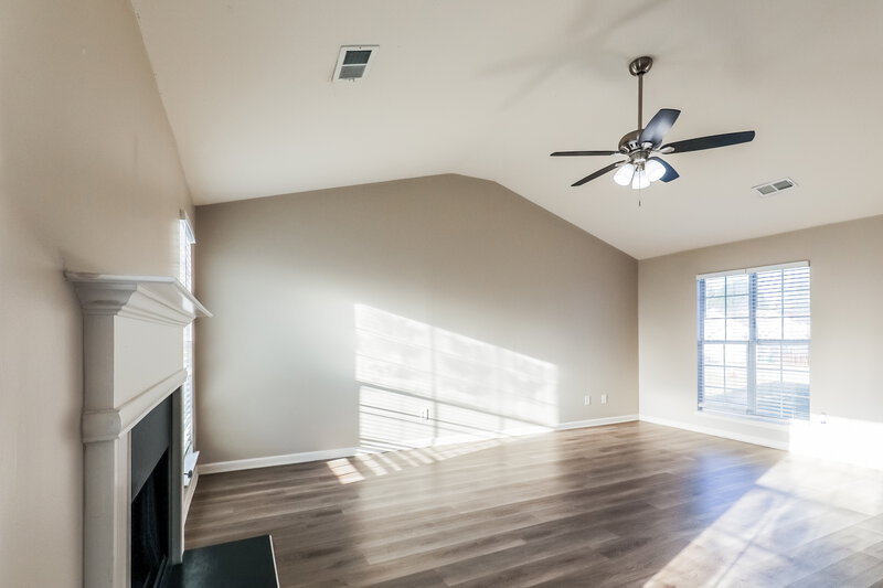 1,730/Mo, 5860 Eagles Feather Ln Riverdale, GA 30274 Living Room View 2