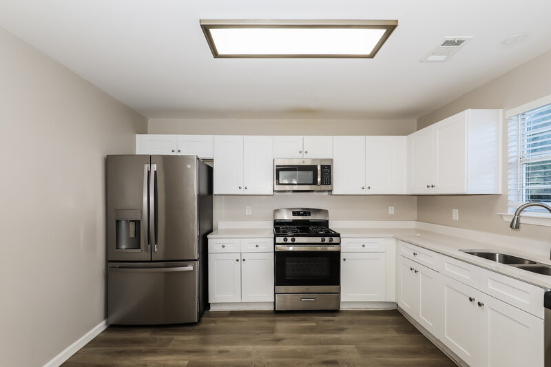 1,730/Mo, 5860 Eagles Feather Ln Riverdale, GA 30274 Kitchen View