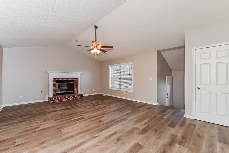 3,360/Mo, 415 Whaleys Lake Dr Jonesboro, GA 30238 Living Room View