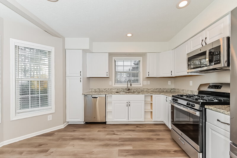 3,360/Mo, 415 Whaleys Lake Dr Jonesboro, GA 30238 Kitchen View