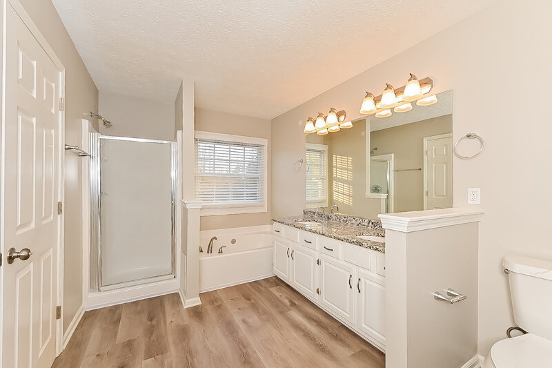 3,360/Mo, 415 Whaleys Lake Dr Jonesboro, GA 30238 Main Bathroom View