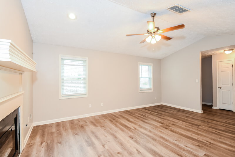 1,985/Mo, 4967 Turtle Rock Dr Marietta, GA 30066 Living Room View 3