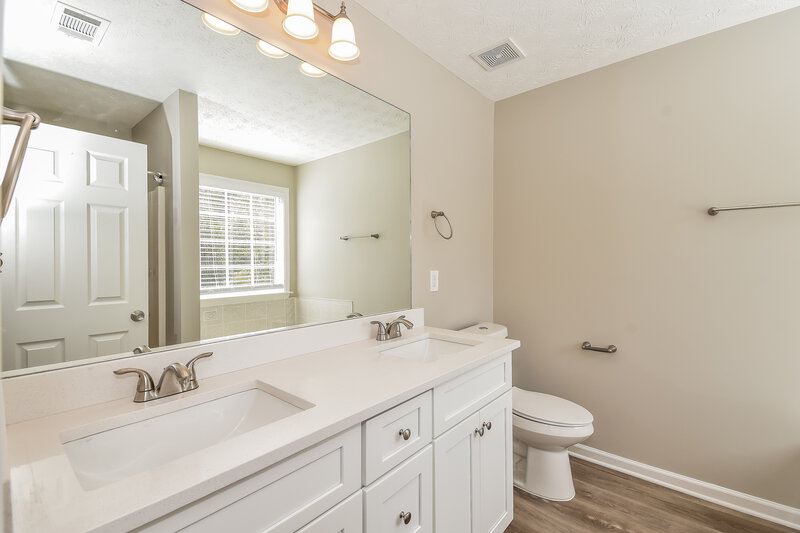 2,140/Mo, 6444 Shadow Ct Douglasville, GA 30134 Main Bathroom View