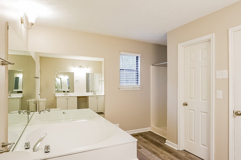 2,320/Mo, 6826 Creekwood Dr Douglasville, GA 30135 Main Bathroom View 2