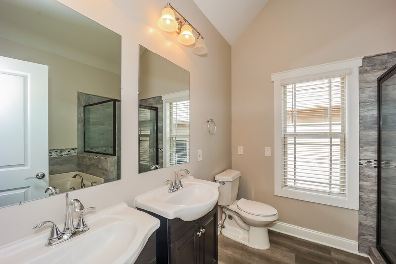 2,475/Mo, 326 Stillwood Dr Newnan, GA 30265 Main Bathroom View