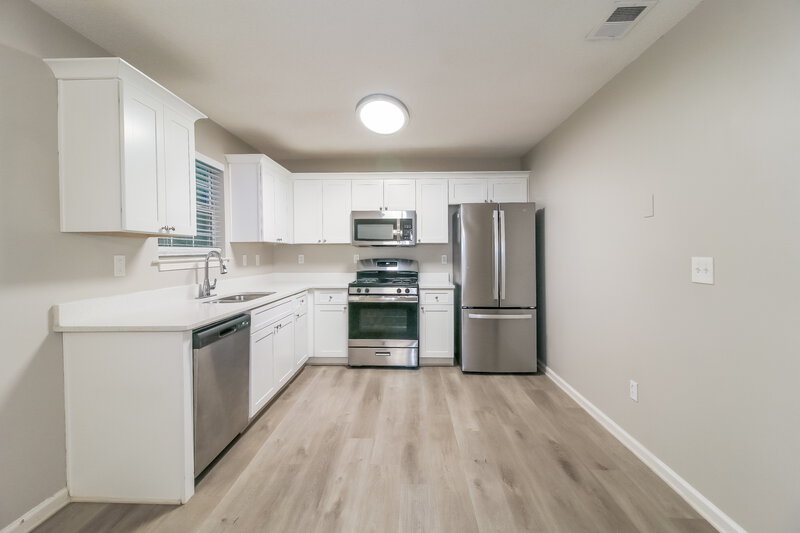 2,700/Mo, 1205 Redbud ct McDonough, GA 30253 Kitchen View 2