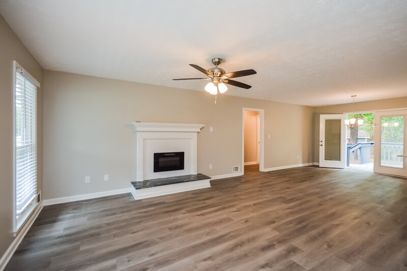 2,750/Mo, 9136 Tara Dr SW Covington, GA 30014 Living Room View