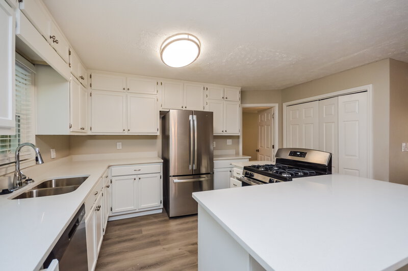 2,750/Mo, 9136 Tara Dr SW Covington, GA 30014 Kitchen View