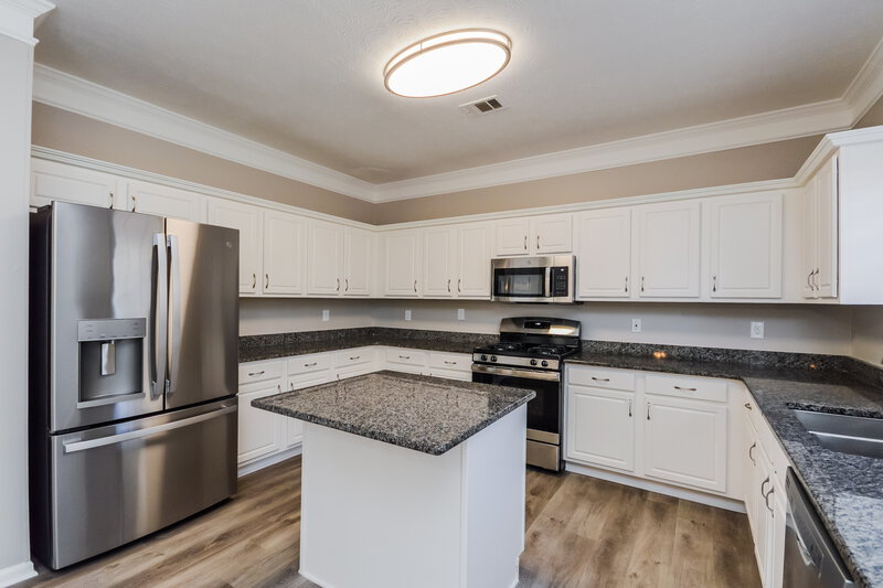 2,670/Mo, 115 Whitaker Dr Stockbridge, GA 30281 Kitchen View 2