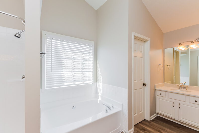 2,670/Mo, 115 Whitaker Dr Stockbridge, GA 30281 Main Bathroom View