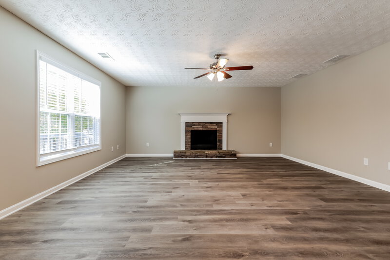 2,375/Mo, 734 Thompson Ridge Dr Monroe, GA 30655 Living Room View