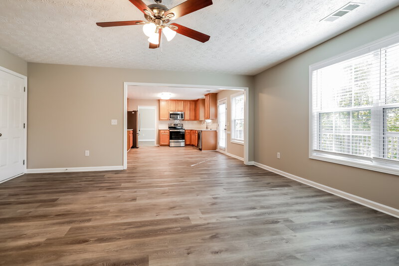 2,375/Mo, 734 Thompson Ridge Dr Monroe, GA 30655 Living Room View 2