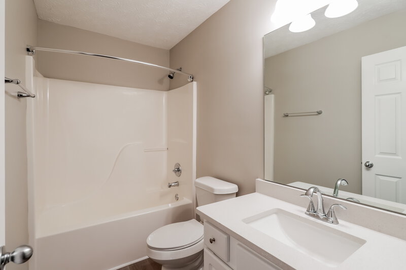 2,375/Mo, 734 Thompson Ridge Dr Monroe, GA 30655 Main Bathroom View