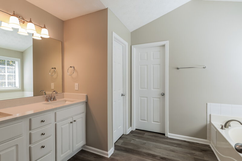 2,375/Mo, 734 Thompson Ridge Dr Monroe, GA 30655 Bathroom View