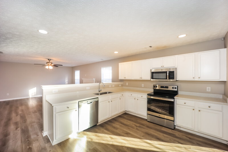 2,350/Mo, 8308 Milam Loop Fairburn, GA 30213 Kitchen View