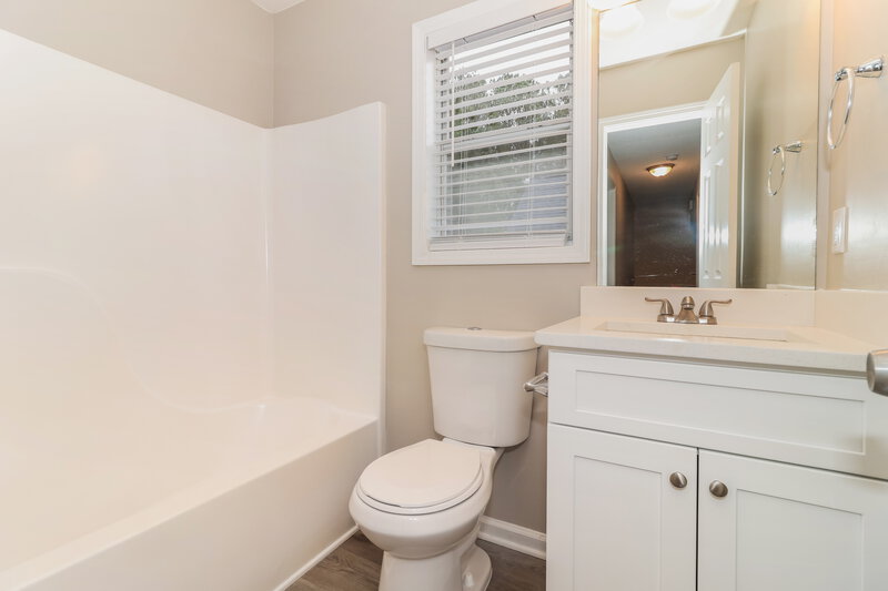 2,500/Mo, 106 Ivy Mill Way Dallas, GA 30157 Bathroom View