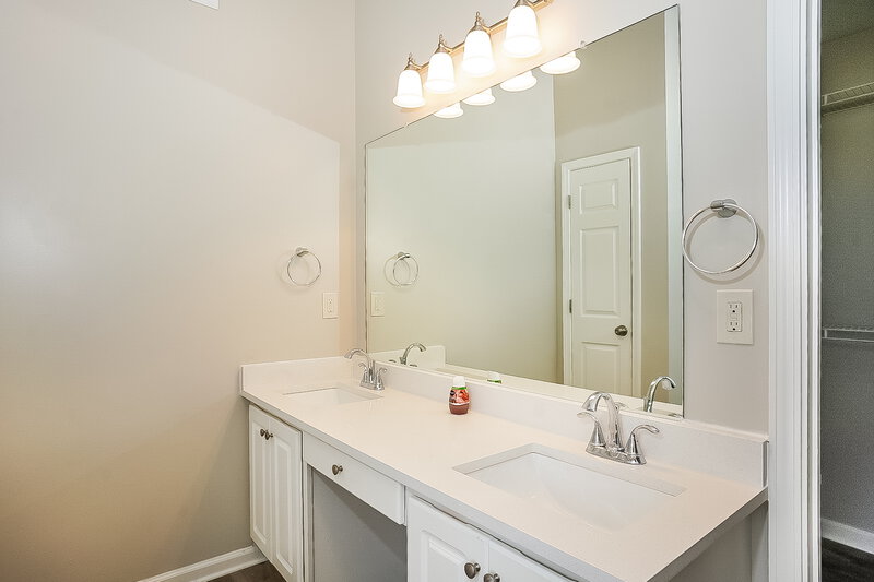 2,055/Mo, 65 Titleist Ct Newnan, GA 30265 Main Bathroom View