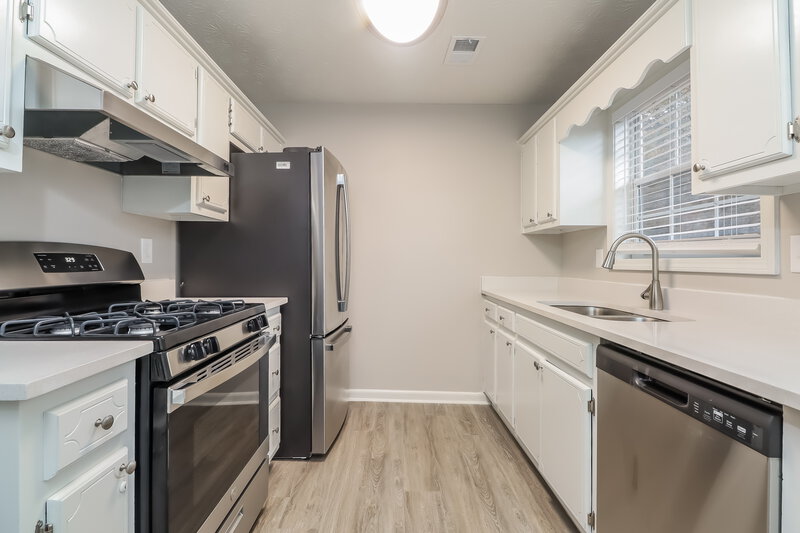 2,440/Mo, 1116 Whisper Wind Dr McDonough, GA 30253 Kitchen View