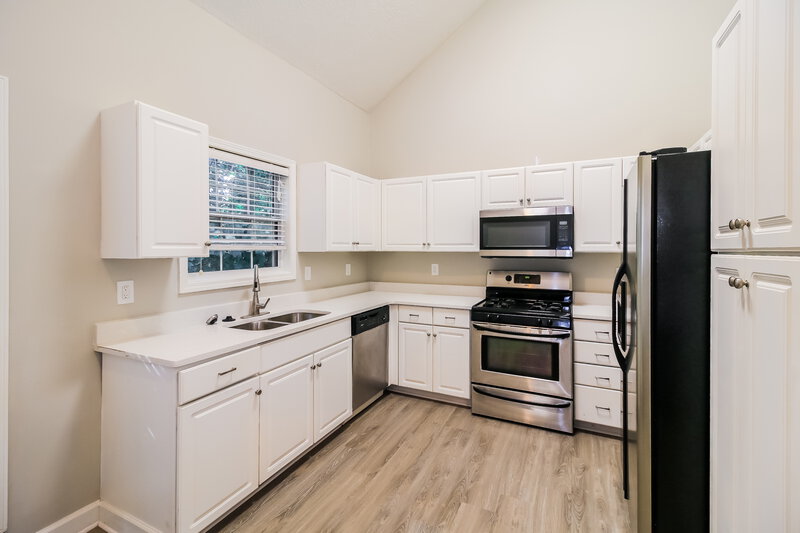 2,260/Mo, 3510 Berkeley Park Ct Duluth, GA 30096 Kitchen View