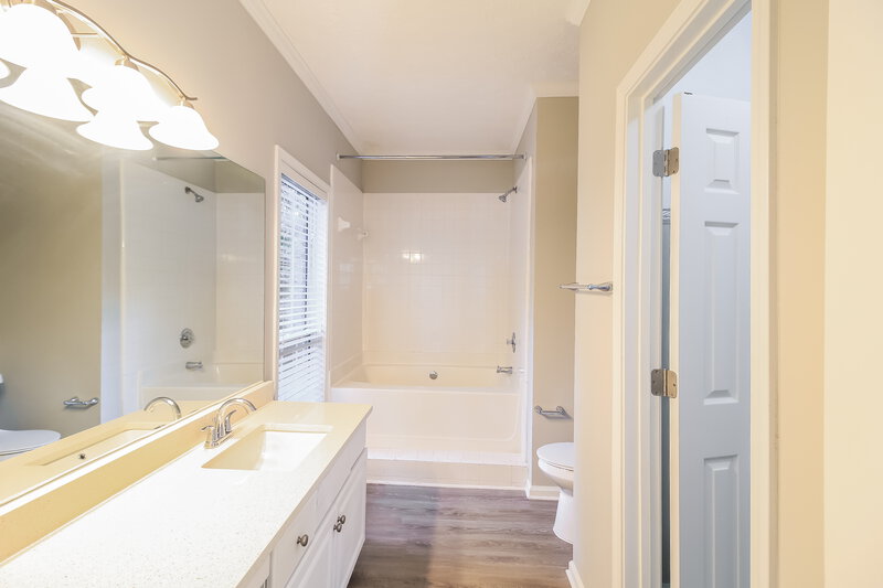 2,260/Mo, 3510 Berkeley Park Ct Duluth, GA 30096 Main Bathroom View 2