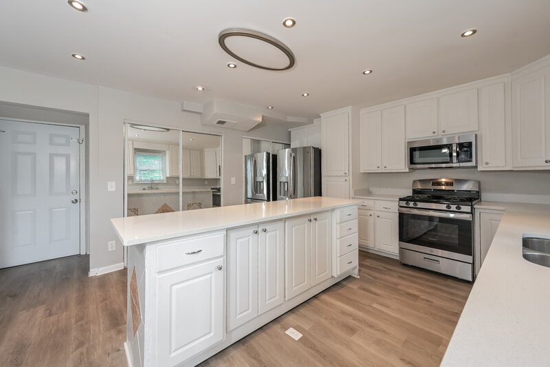 2,215/Mo, 649 Edwards Ct Sugar Hill, GA 30518 Kitchen View 2