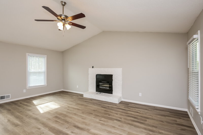 2,920/Mo, 649 Edwards Ct Sugar Hill, GA 30518 Living Room View 4