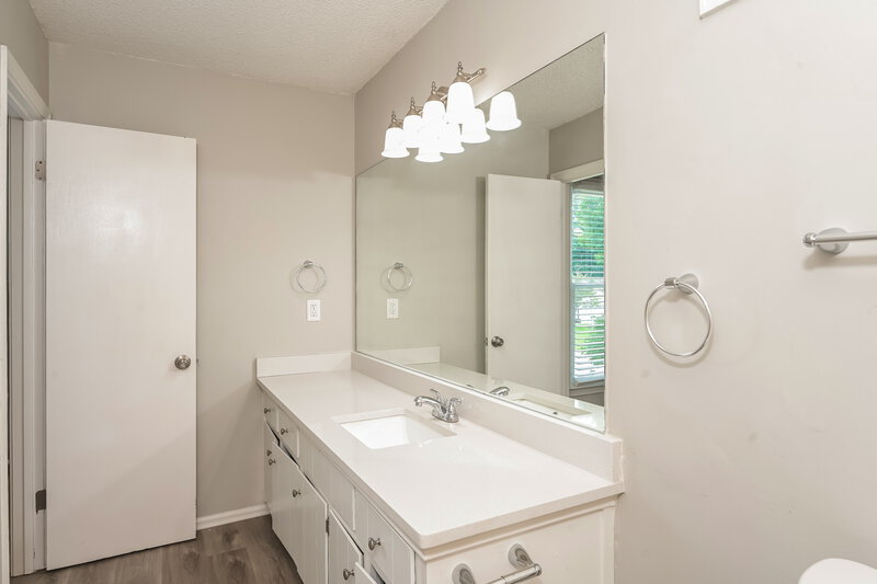 2,215/Mo, 649 Edwards Ct Sugar Hill, GA 30518 Main Bathroom View