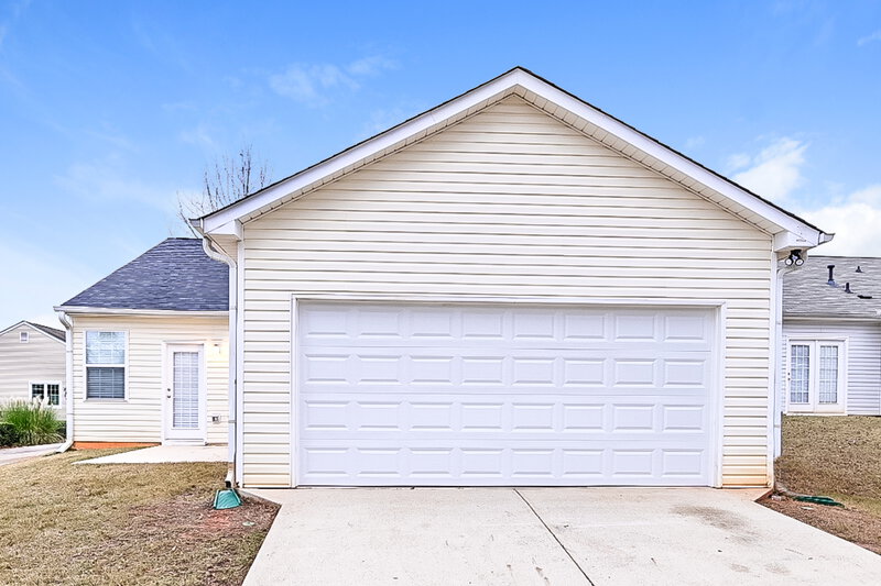 1,770/Mo, 1253 Winwood Dr McDonough, GA 30253 Garage View