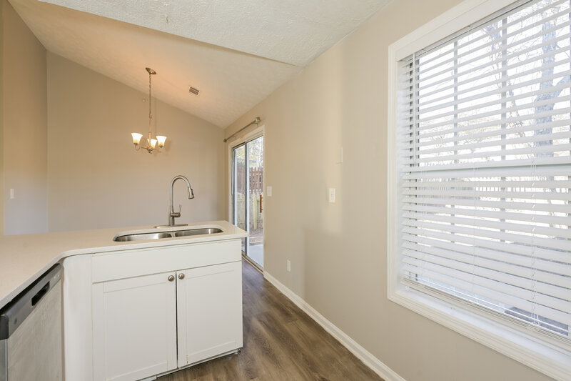 2,005/Mo, 3130 Sentinel Pkwy Lawrenceville, GA 30043 Kitchen View 2