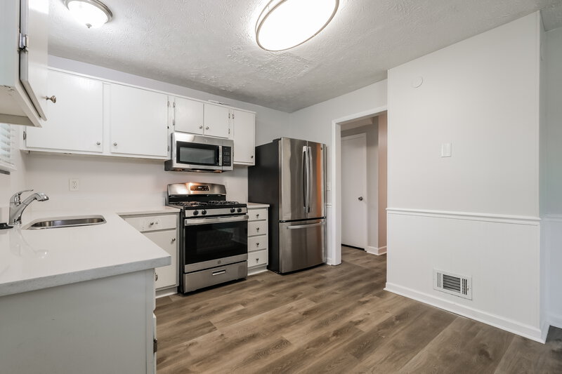 1,750/Mo, 895 Highland Ter NE Marietta, GA 30066 Kitchen View