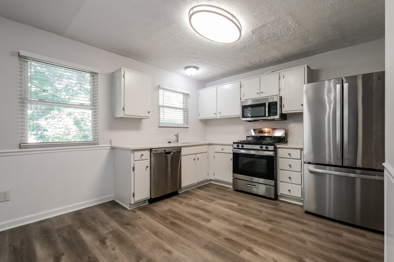 1,750/Mo, 895 Highland Ter NE Marietta, GA 30066 Kitchen View 2