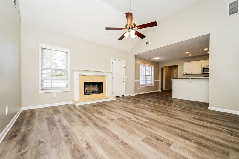 1,800/Mo, 100 Princeton Ct Covington, GA 30016 Living Room View