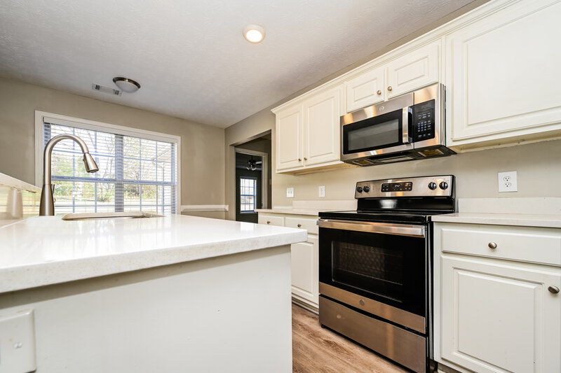 1,800/Mo, 100 Princeton Ct Covington, GA 30016 Kitchen View 2