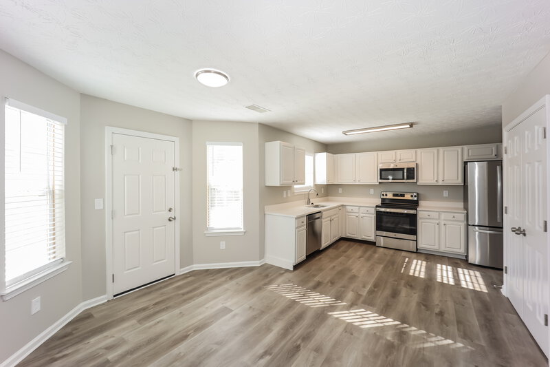 2,165/Mo, 4226 Kensington Cv Atlanta, GA 30349 Kitchen View