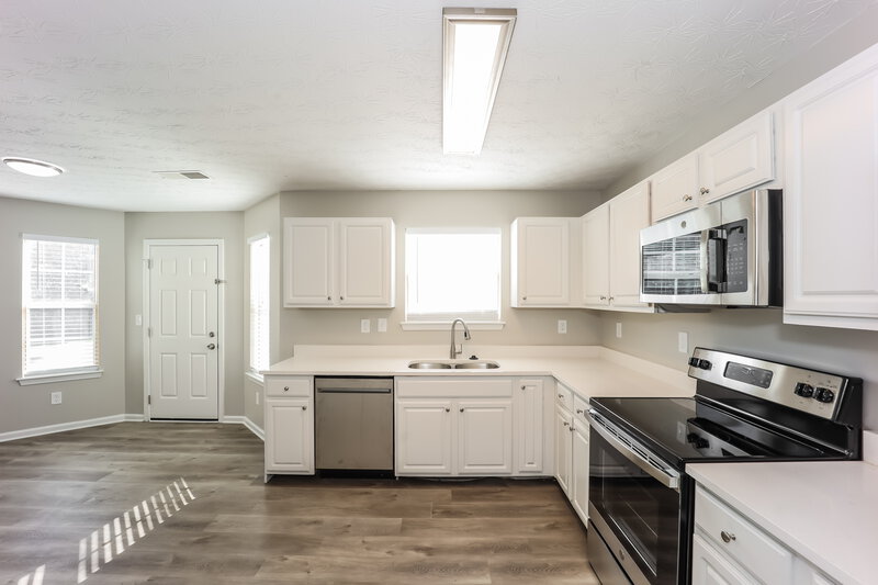 2,165/Mo, 4226 Kensington Cv Atlanta, GA 30349 Kitchen View 2