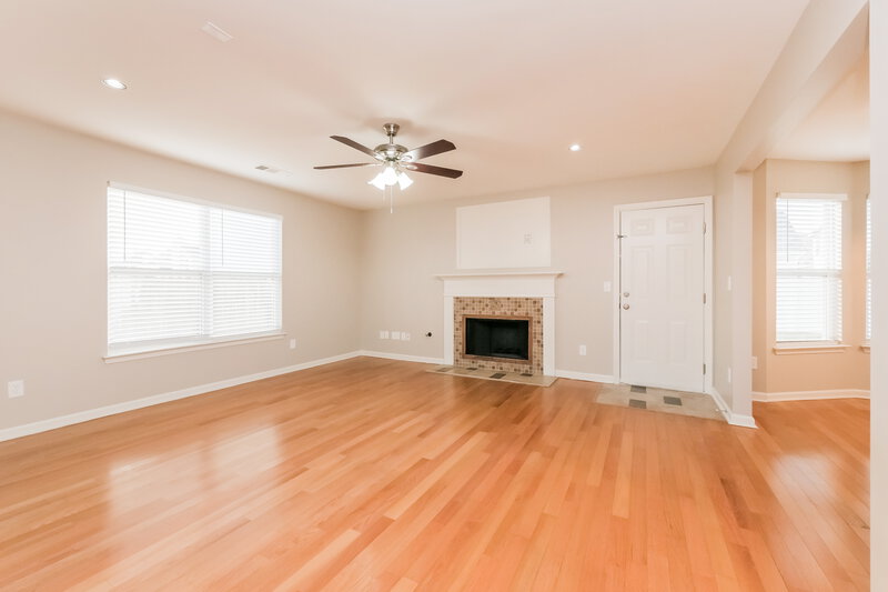 2,155/Mo, 1972 Bernie Way Hampton, GA 30228 Living Room View