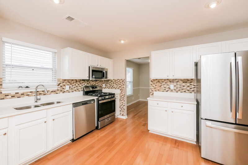 2,155/Mo, 1972 Bernie Way Hampton, GA 30228 Kitchen View