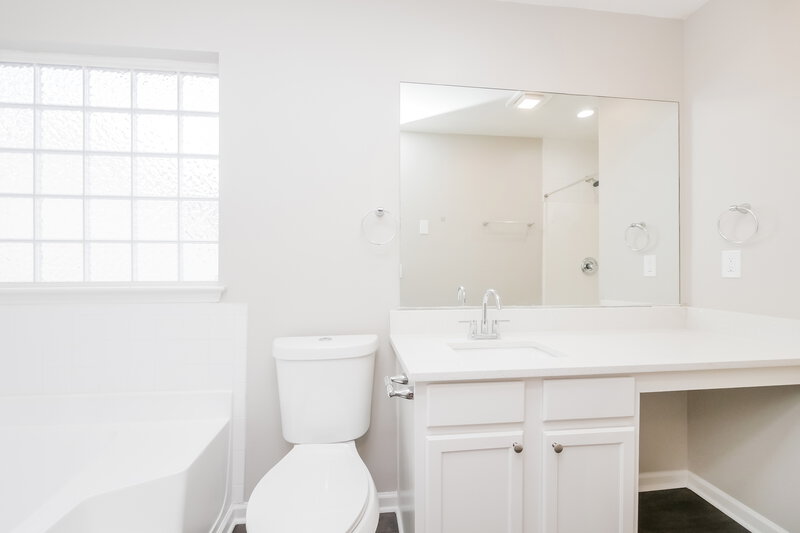 2,155/Mo, 1972 Bernie Way Hampton, GA 30228 Bathroom View