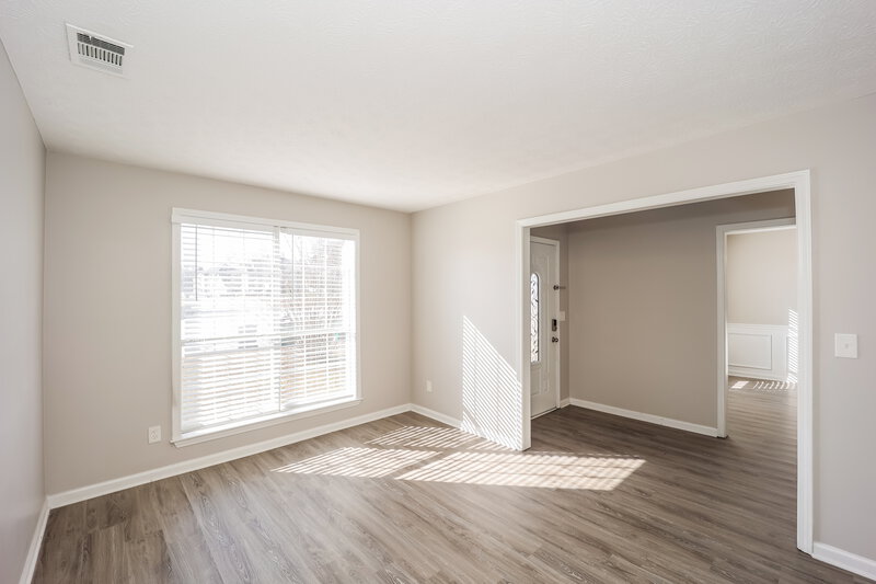 2,315/Mo, 7855 Clearview Cir Riverdale, GA 30296 Living Room View