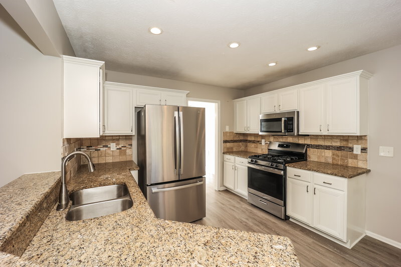 2,315/Mo, 7855 Clearview Cir Riverdale, GA 30296 Kitchen View