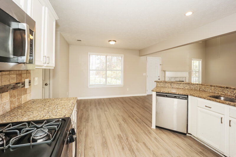 2,315/Mo, 7855 Clearview Cir Riverdale, GA 30296 Kitchen View 2