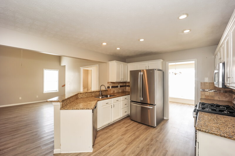 2,315/Mo, 7855 Clearview Cir Riverdale, GA 30296 Kitchen View 3