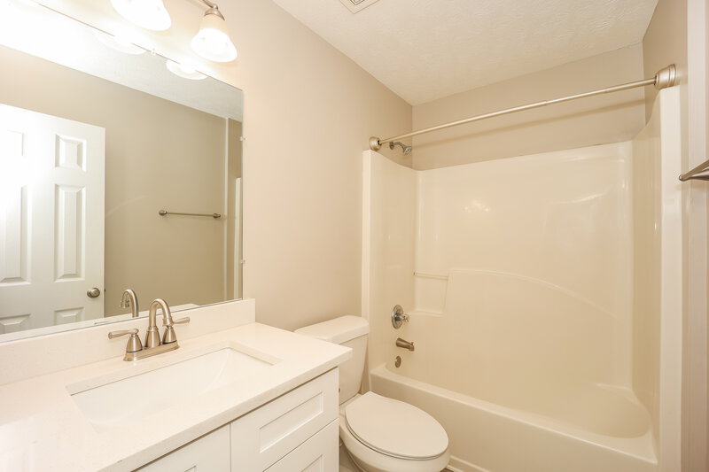 2,315/Mo, 7855 Clearview Cir Riverdale, GA 30296 Bathroom View