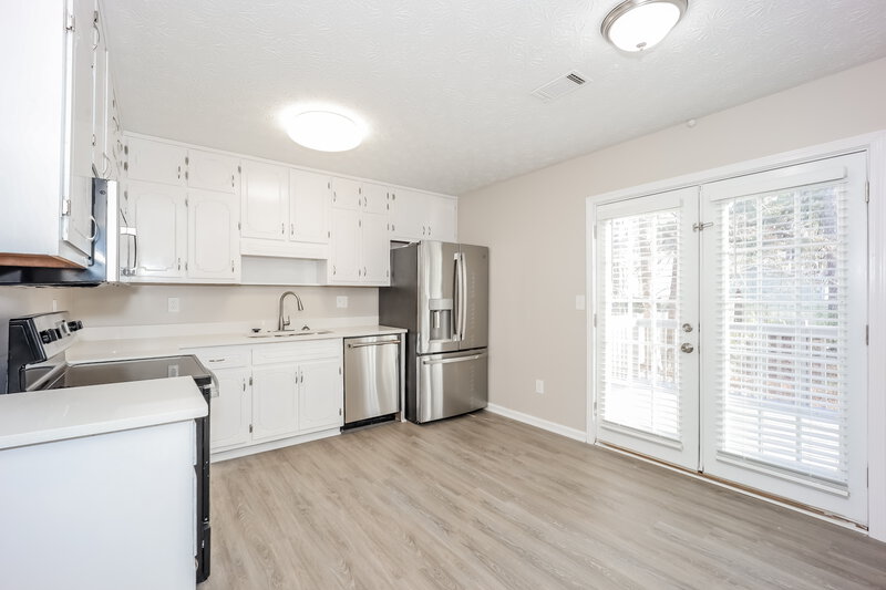 2,250/Mo, 1037 Lombardy Way Jonesboro, GA 30238 Kitchen View