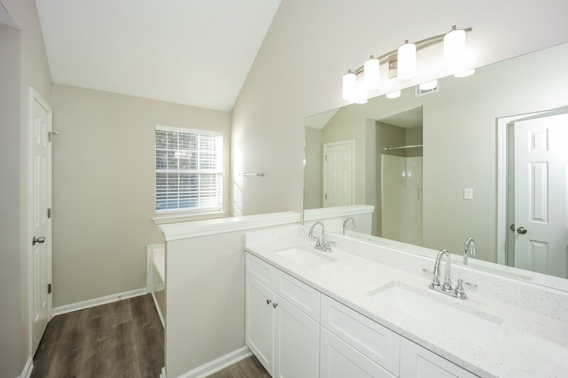 0/Mo, 4313 Ward Bluff Ct Ellenwood, GA 30294 Main Bathroom View