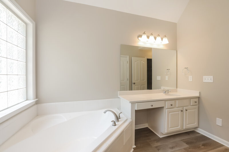 2,470/Mo, 480 Haven Ridge Dr Stockbridge, GA 30281 Main Bathroom View 2