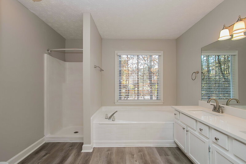 2,635/Mo, 2306 Brafton Ct NW Acworth, GA 30101 Main Bathroom View