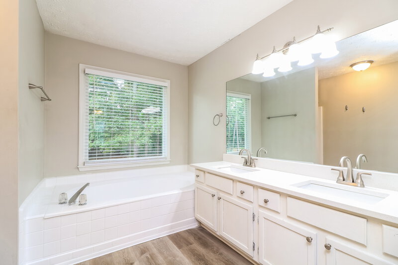 2,280/Mo, 2306 Brafton Ct NW Acworth, GA 30101 Main Bathroom View