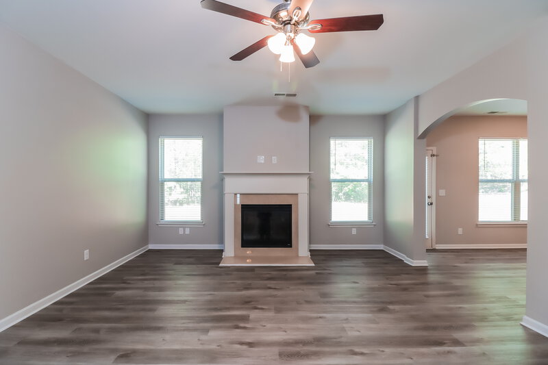 2,735/Mo, 117 Worthing Ln Fairburn, GA 30213 Living Room View 2