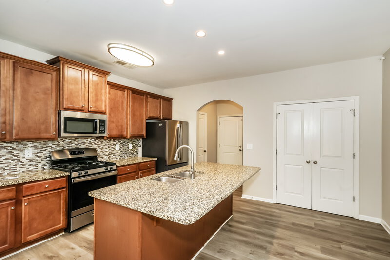 2,650/Mo, 117 Worthing Ln Fairburn, GA 30213 Kitchen View 2
